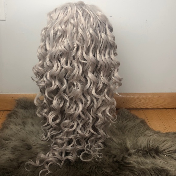 ?ARIE 24” BABY GRAY CURLY LACE FRONT WIG ? NWT main image 7